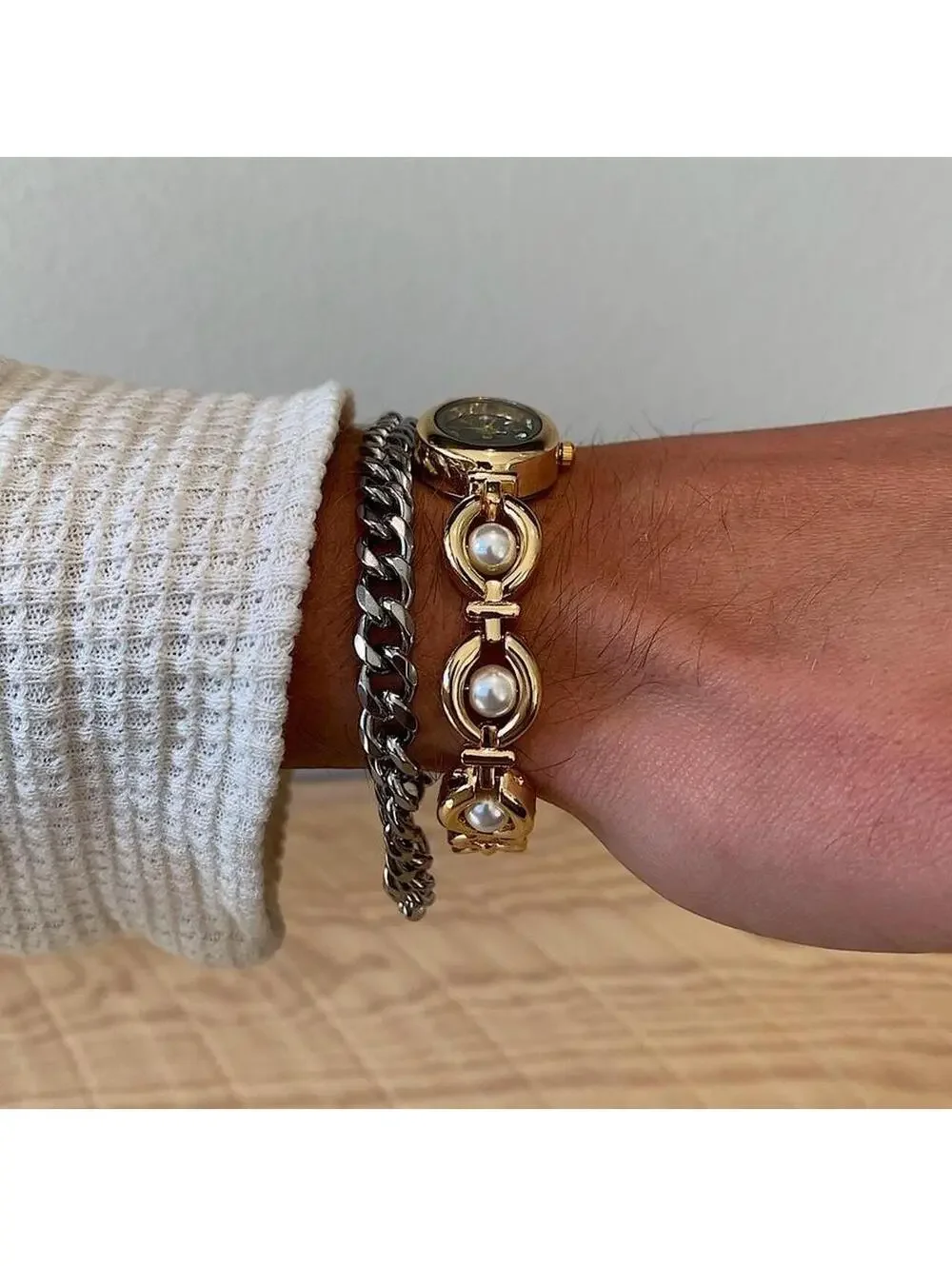 Luxury Y2K style Gold round stainless steel quartz pearl stone charm watch